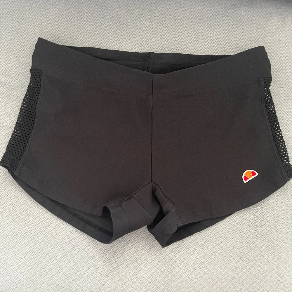 Nike Sphere shorts size Small - Picture 1 of 3